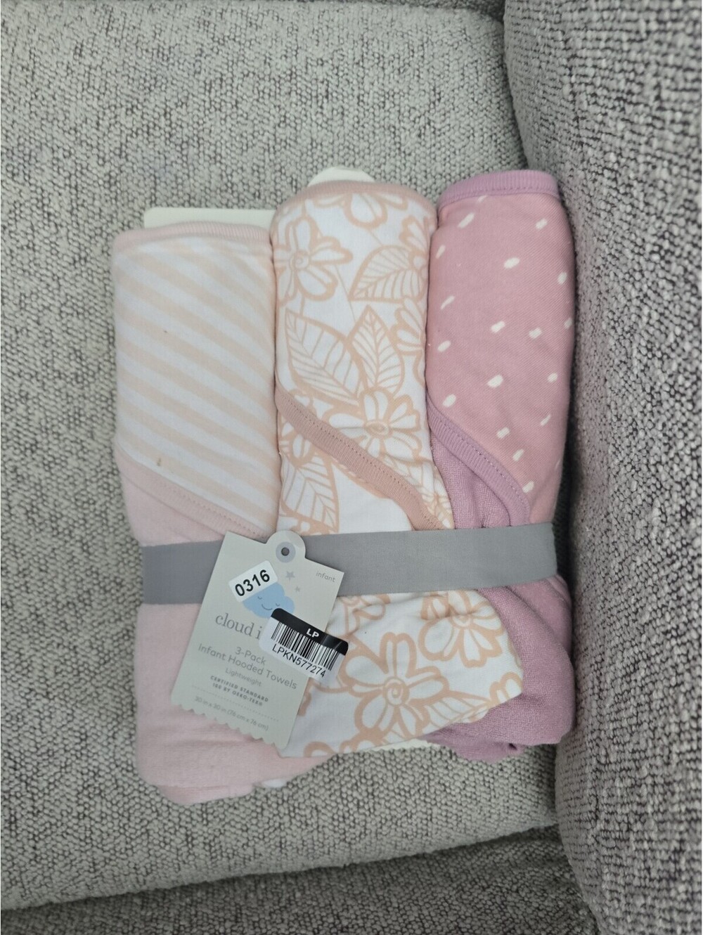 Hooded towels brand new three pack item 316 bin 13